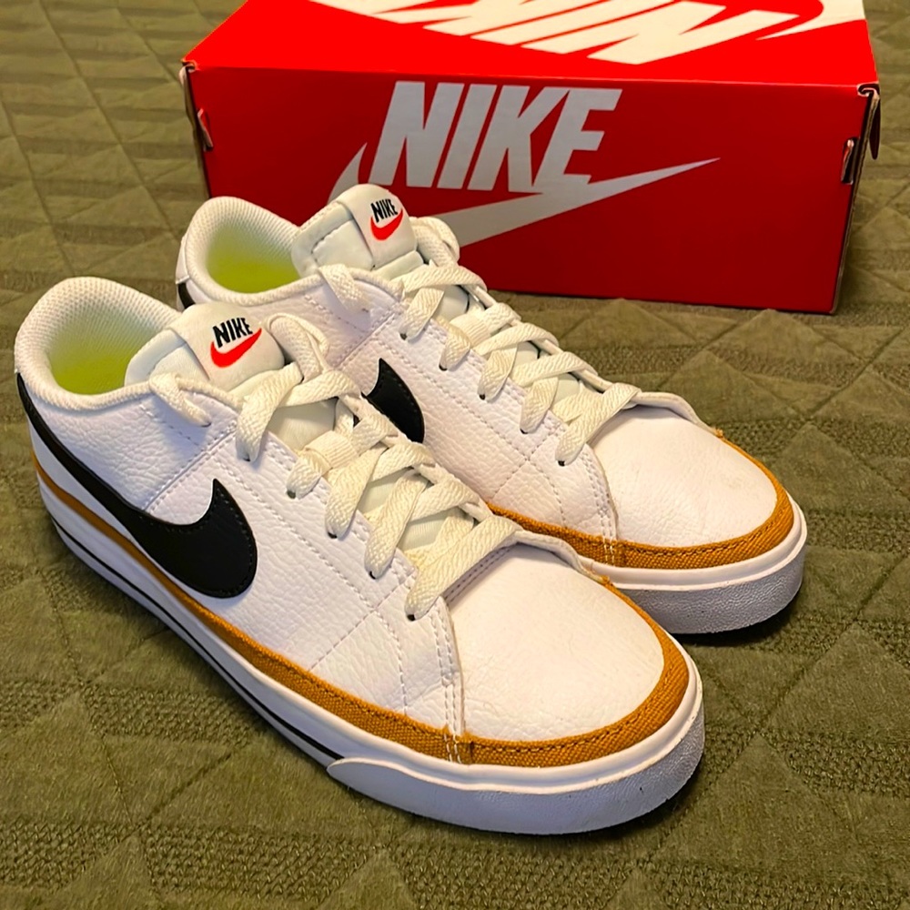 Nike Court Legacy size 7